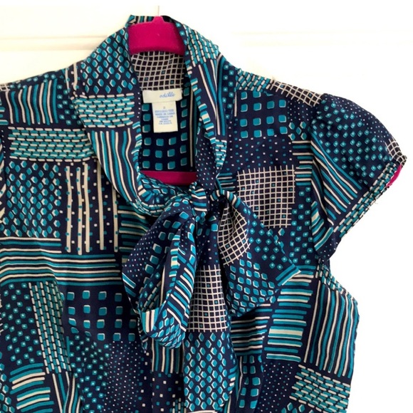 Silk Odille blouse, runs small- fits like a 0/xs. - Picture 4 of 8